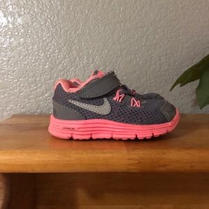 Nike shoes size 4c kids